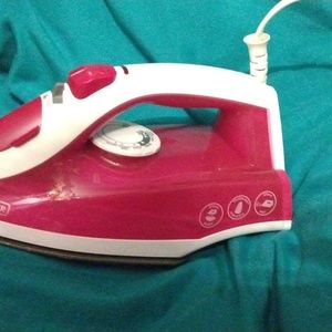 Black and Decker TrueGlide Premium Variable Compact Iron in Red